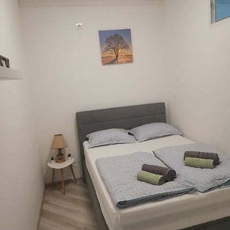 Studio Apartman Kristina Lejlighed Pula Eksteriør billede